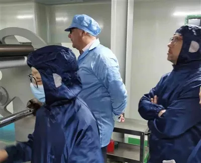 Kunder besøker Hangzhou Weshares laboratorium